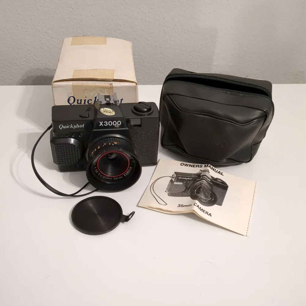 Quickshot X3000 35mm Compact Camera with Case, Instructions & Box